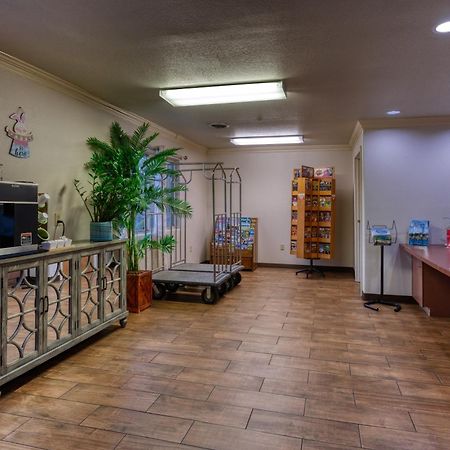 All Towne Suites Saint Robert Esterno foto