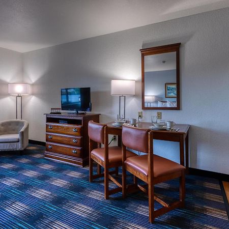All Towne Suites Saint Robert Esterno foto