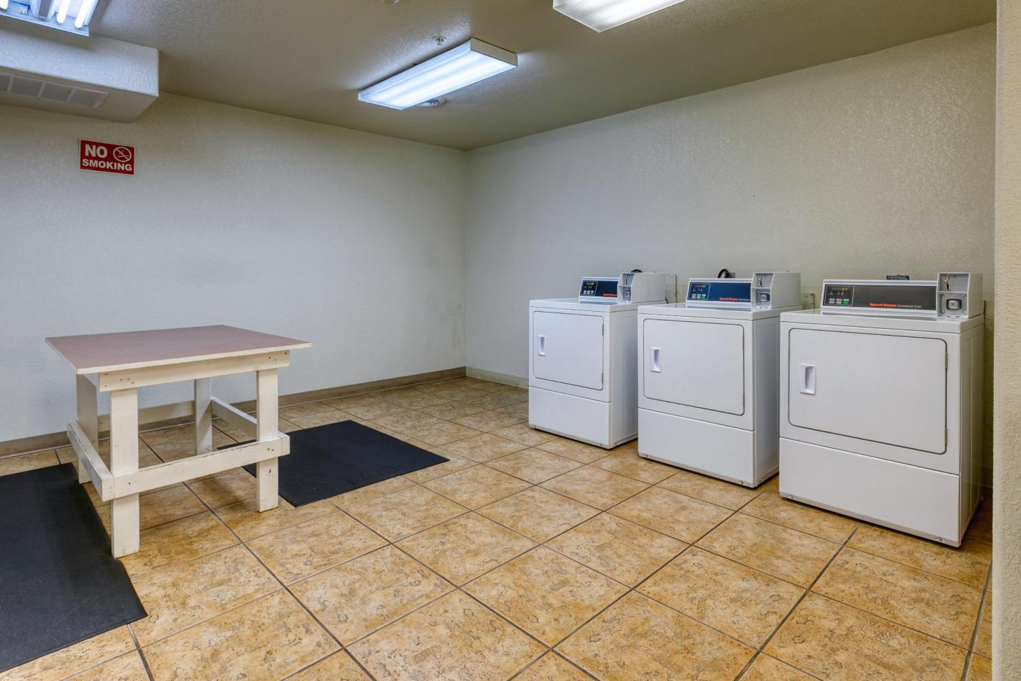 All Towne Suites Saint Robert Esterno foto