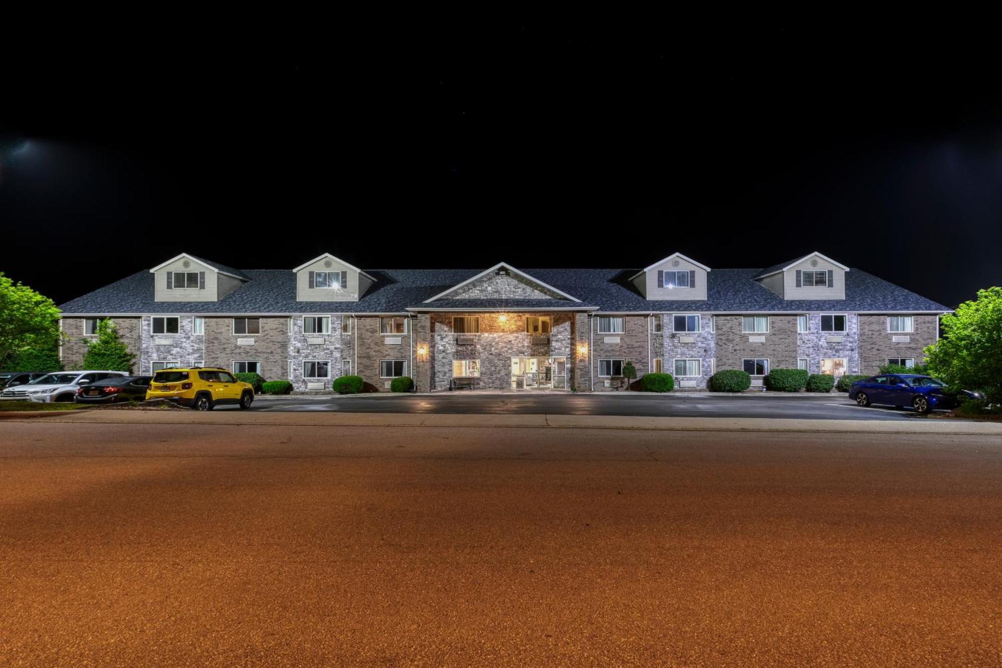 All Towne Suites Saint Robert Esterno foto