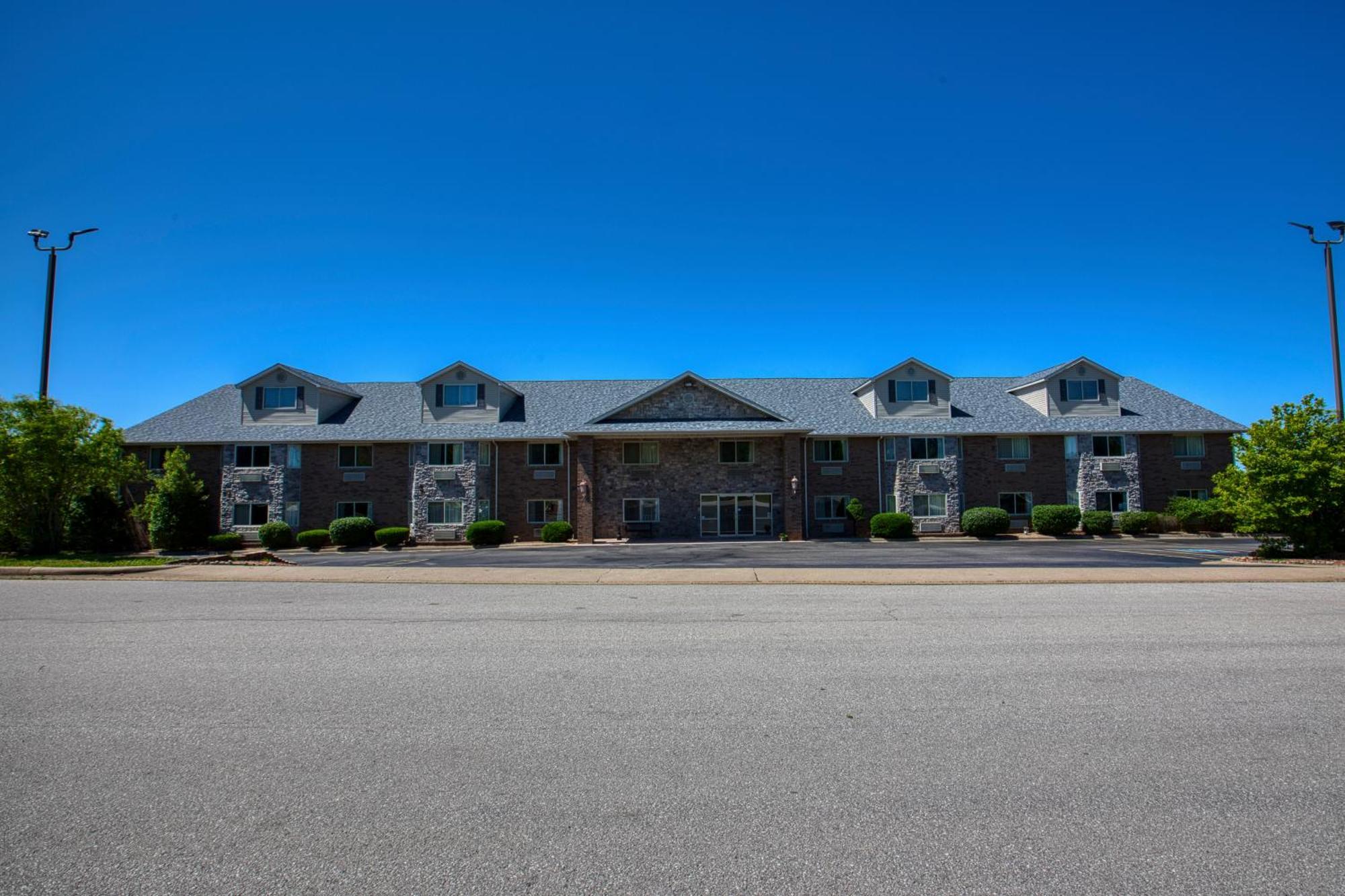 All Towne Suites Saint Robert Esterno foto